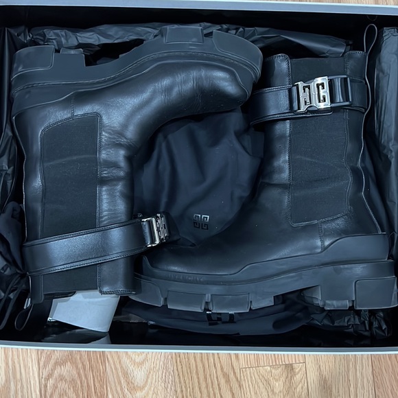 Givenchy Terra Chelsea boots - Picture 2 of 7